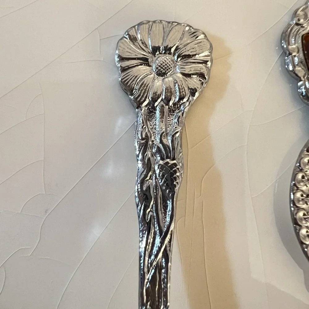 The Unbranded Brand preowned good
